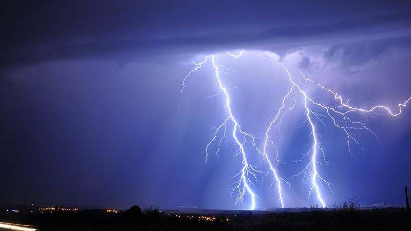 雷と雨に関する夢占いガイド！ 気になる夢の意味とは？