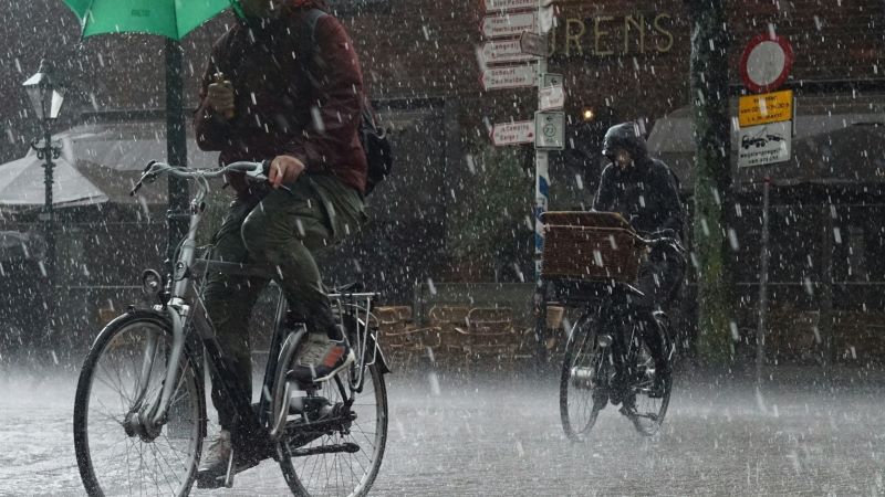 自転車で雨に遭う夢占いの意味と解釈【完全ガイド】