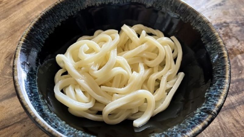 夢占い：うどんを捨てる夢の意味とは？心の状態や人間関係を読み解く