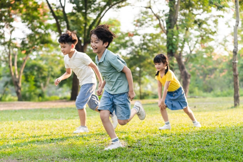 遊ぶ夢の意味とは？夢占いでわかる"あなたの本心"と吉凶のサインを徹底解説