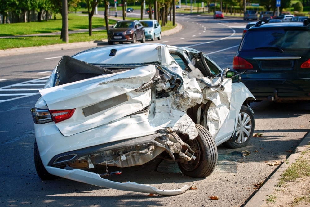 夢で事故に遭うのは不吉？車の夢が教えるあなたの心理と運命の分岐点